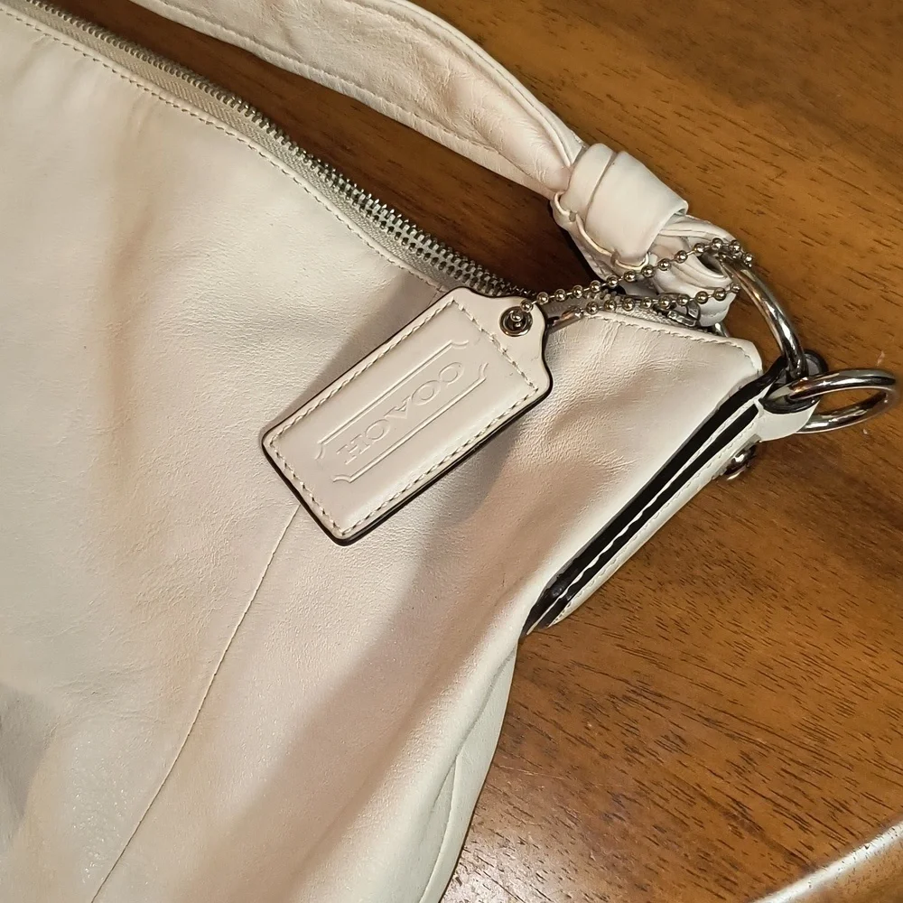 Coach chic white